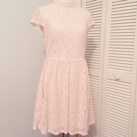 Romeo + Juliet Couture Open Back Lace Dress - Picture 2 of 4